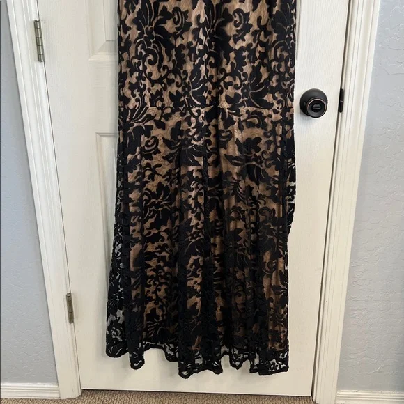 Tadashi Shoji Textured Lace Mermaid Gown black nude illusion size 8 - Picture 8 of 12